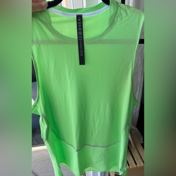 ✨Host Pick ✨ Lululemon Men’s Lightweight Trail Running Tank Top - Picture 12 of 12